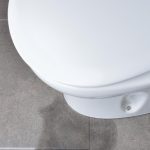 Comment réparer une fuite d'eau dans les toilettes